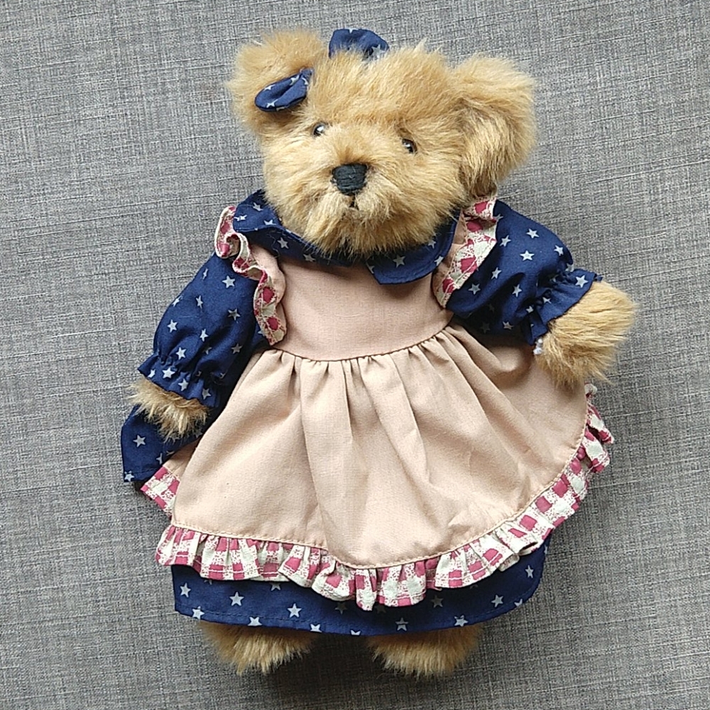 Vintage RUSS Amelia Stuffed Plush Bear Patriotic Cute Country 10"